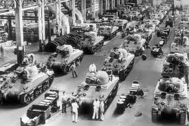 Reconversion de l'industrie américaine dans la production de matériel de guerre.